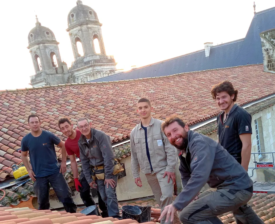 The team of Beauvery Charpente, a carpentry and roofing company in Saint-Jean d'Angély