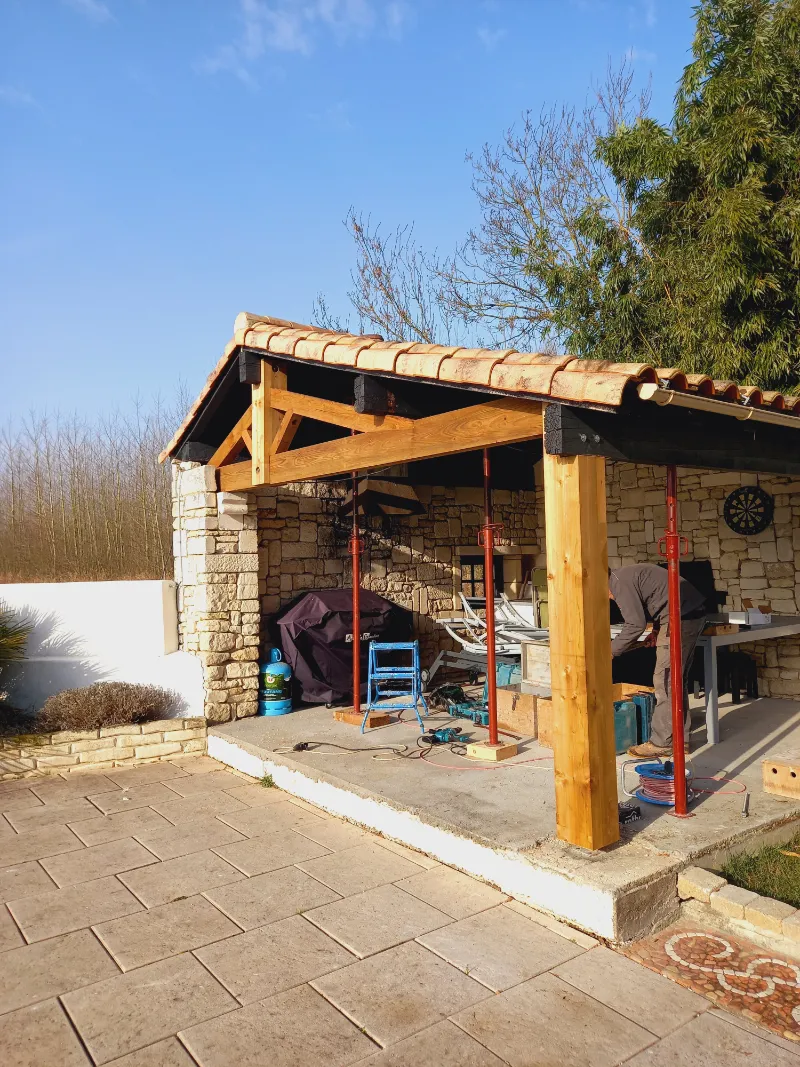 A useful shelter for storing tools in Charente