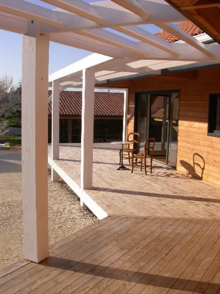 A pergola provides a comfort highly appreciated by the residents of Nouvelle-Aquitaine