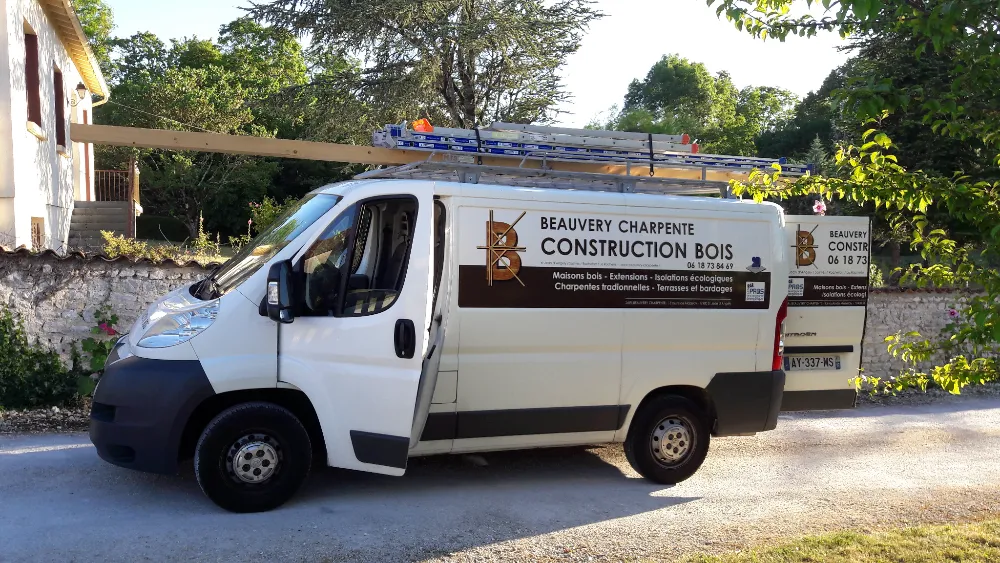 A van is essential for a carpenter roofer business in Charente (16).