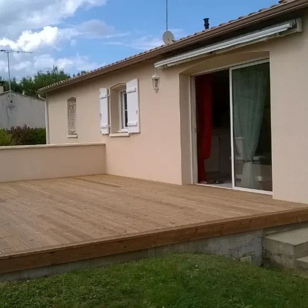 bois résineux pour embellir vos terrasses à Pont l'abbé d'Arnoult